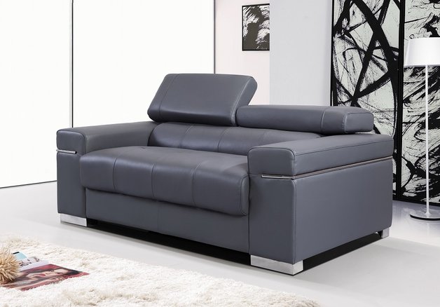 Turner Love In Grey Leather by J&M FURNITURE